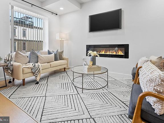 4th image of 3306 E Lombard St