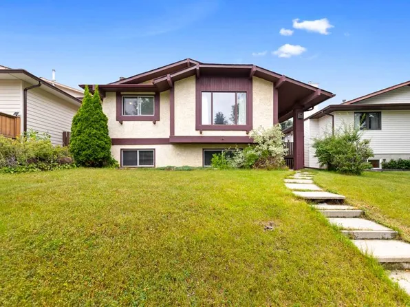 224 E Berwick Way NW, Calgary, AB T3K 1C1