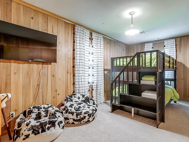 1505 N Riverside Dr — Photo 13