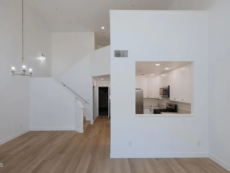 1311 Oyster Pl — Photo 7