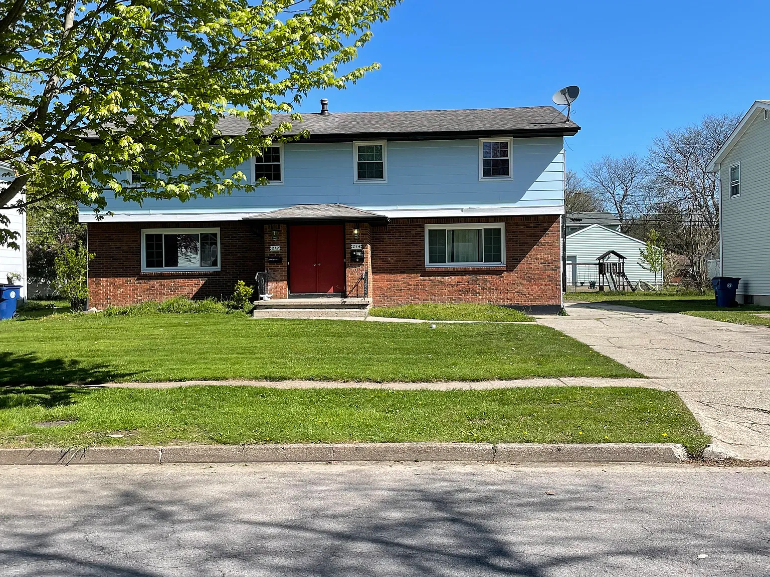 212 Sunshine Dr — Photo 2
