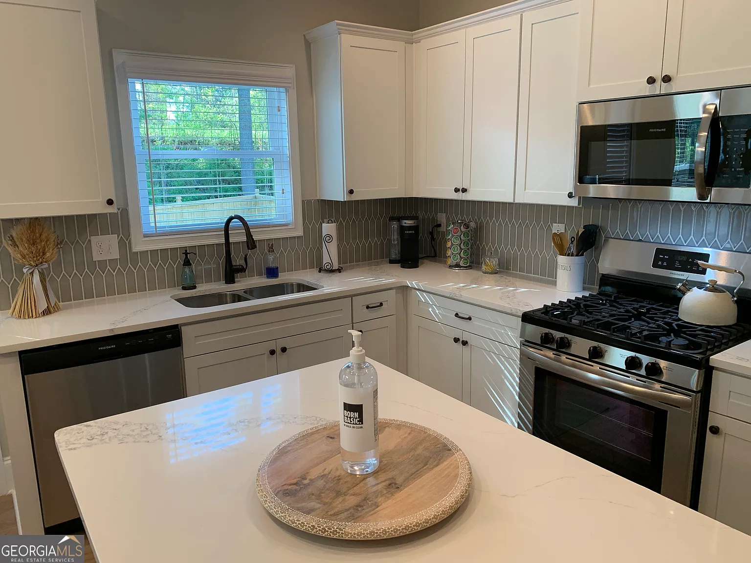 4 bed, 2.5 bath, $5,724 — Photo 4