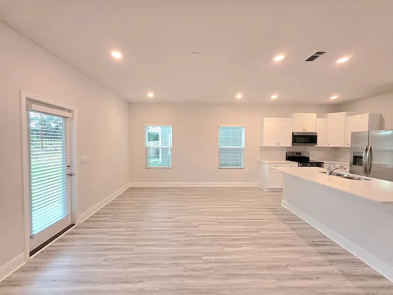 4006 Pendragon Cir — Photo 2