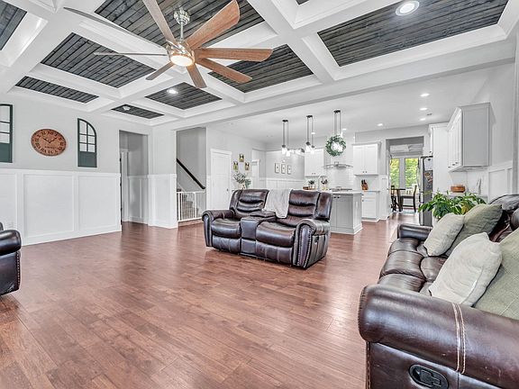 4th image of 408 Josie Way