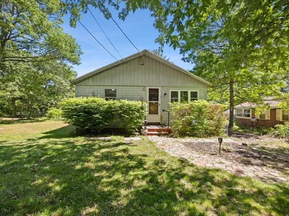 2 Cardinal Ave, Wareham, MA 02571