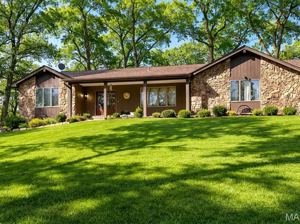 1327 Chatillon Estates Dr, Hazelwood, MO 63042