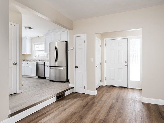 5th image of 188 Portsmouth Avenue