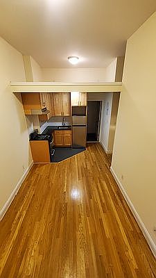 3rd image of 218 W 72nd St APT 3RW