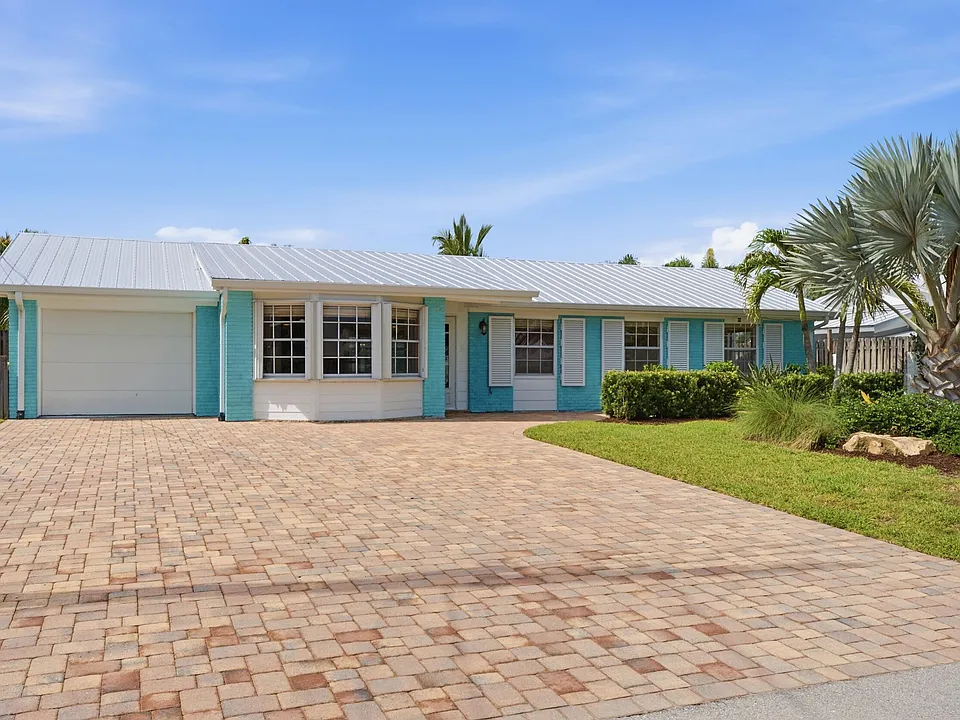 1603 SW Seagull Way