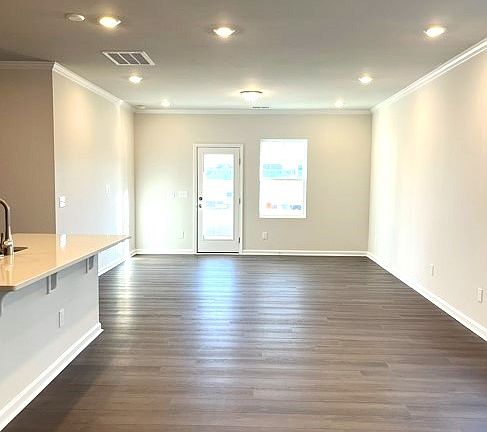 3rd image of 2017 English Saddle Ln