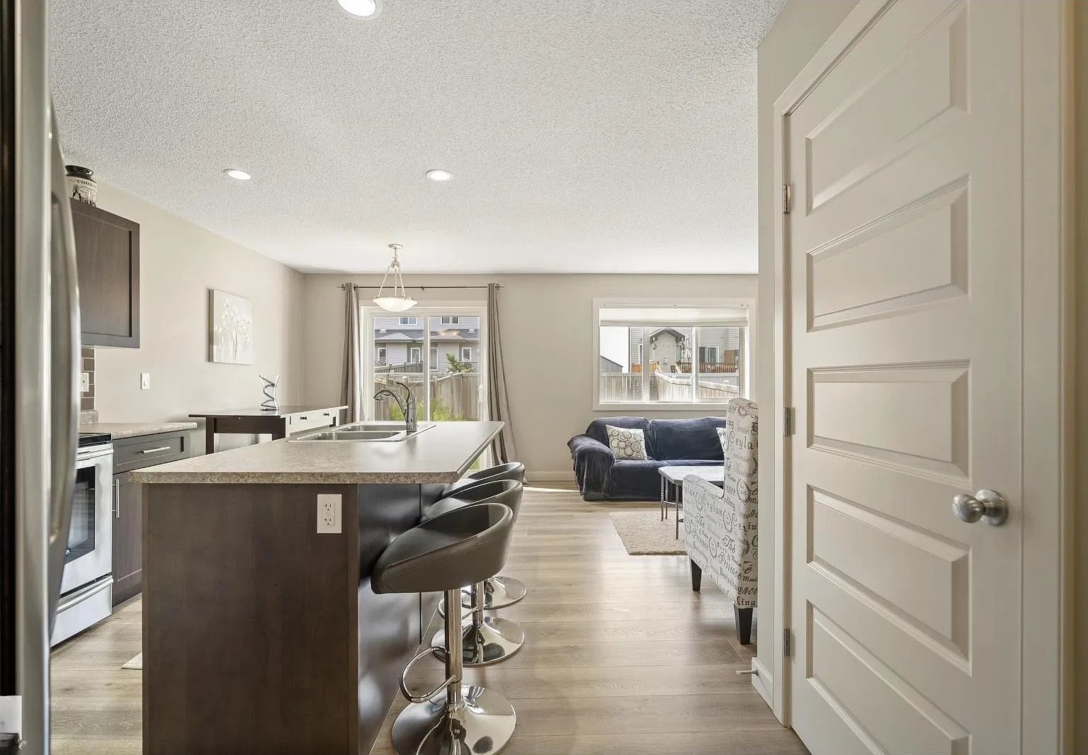 2 bed, 1500 sqft, $1,900 — Photo 1