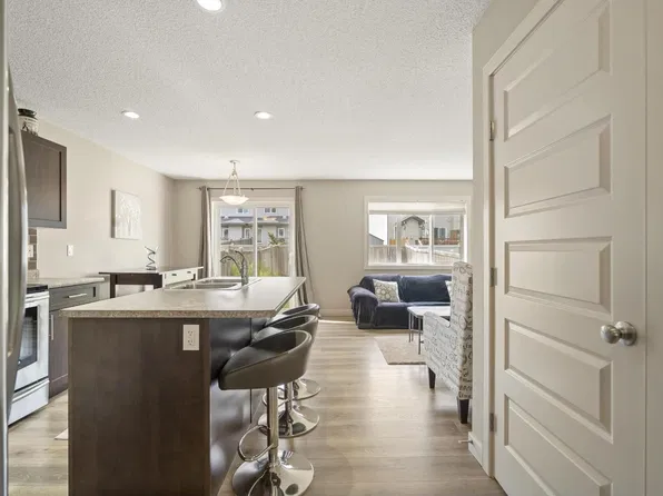 1715 Cunningham Way SW, Edmonton, AB T6W 0W4