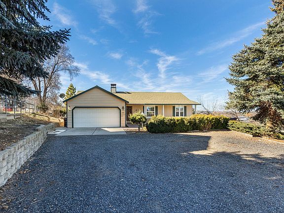 3rd image of 3249 NE Yellowpine Rd