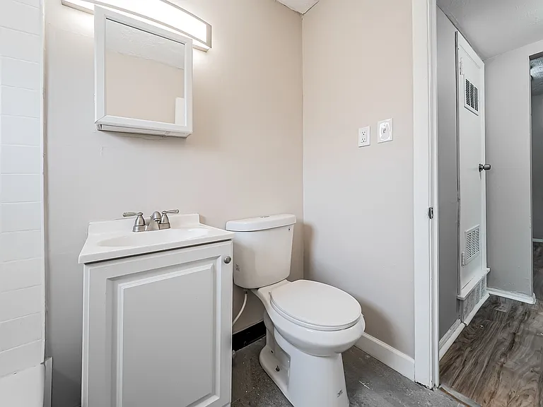 14918 Milverton Rd #4 — Photo 12