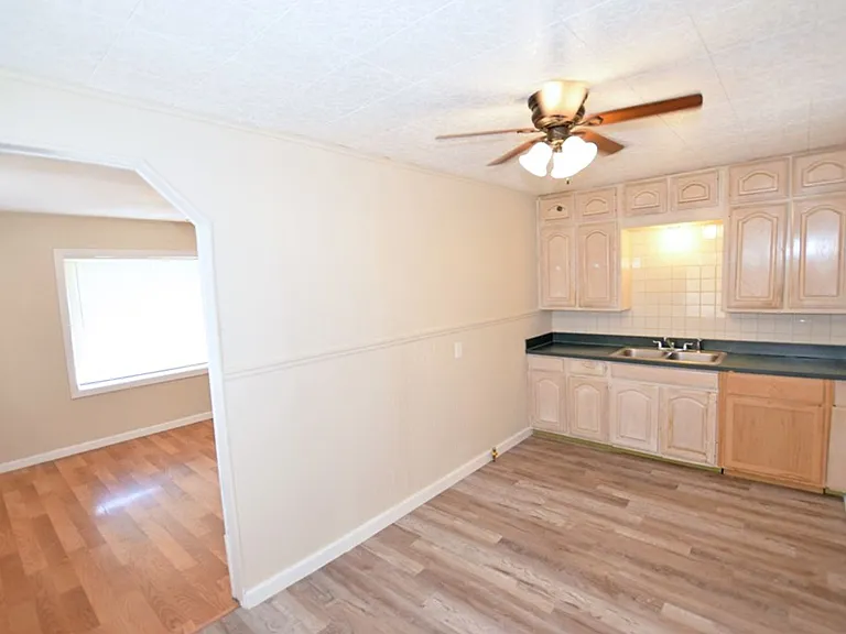 803 E 3rd St — Photo 15
