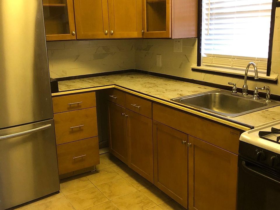 2nd image of 2811 Clearview Ave #B