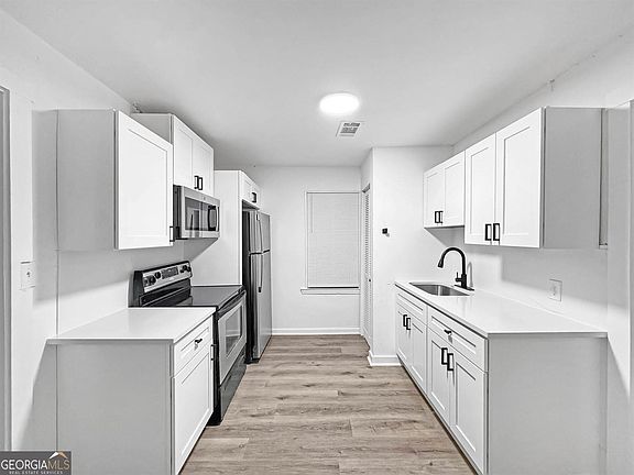 5th image of 305 Chestnut St