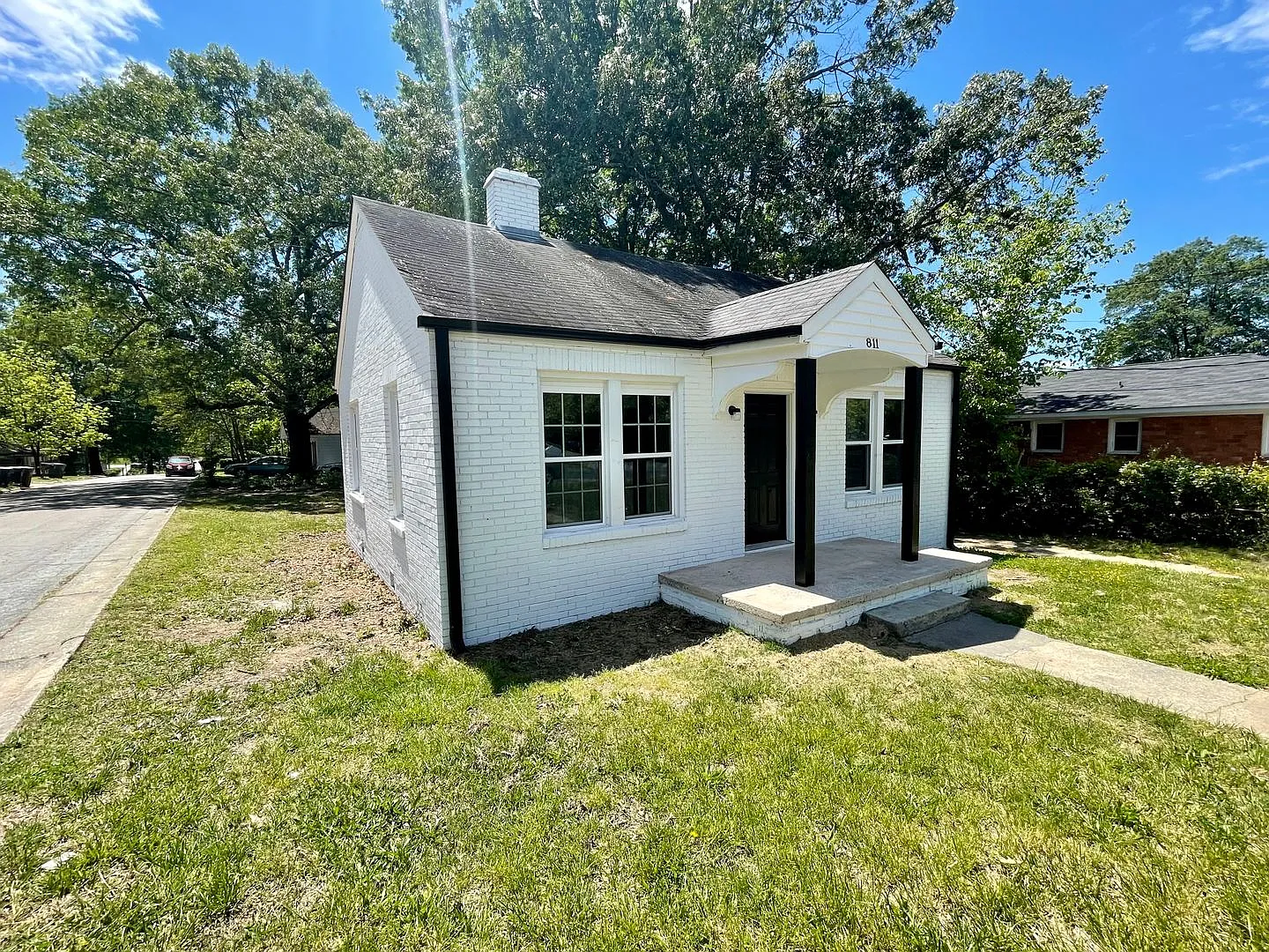 Freshly renovated 3 Bed 1 Bath Home Near UNCG! — Photo 3