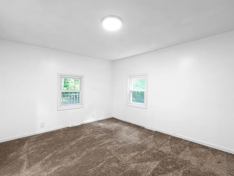 1880 James Rd — Photo 8
