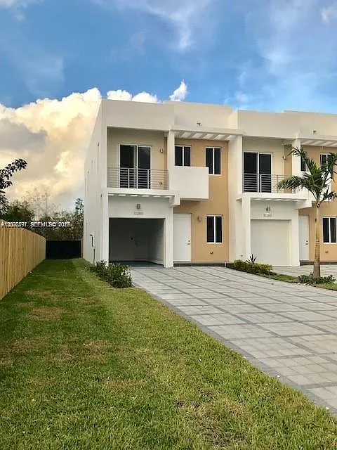 3 bed, 1743 sqft, $4,650 — Photo 2