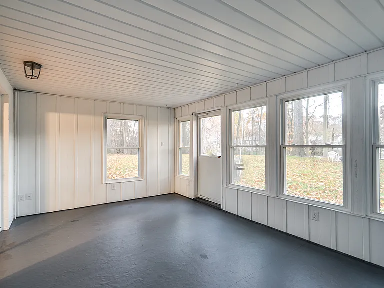 1524 Robin Ln — Photo 25