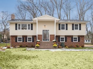 8 Whitegate Rd, Succasunna, NJ 07876
