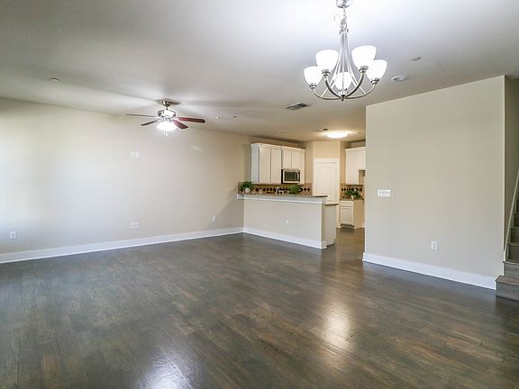 5th image of 204 Belleville Dr