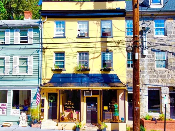 8082 Main St APT 3, Ellicott City, MD 21043
