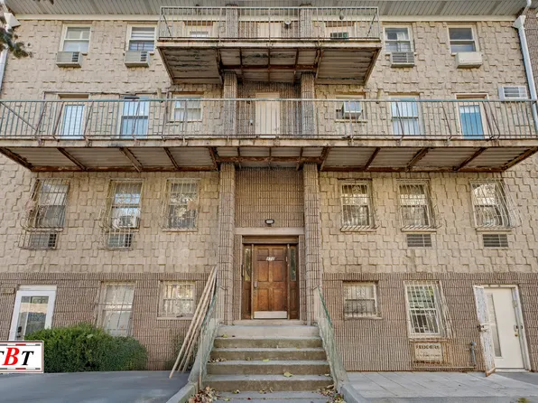 870 East 16th Street image 4 of 28