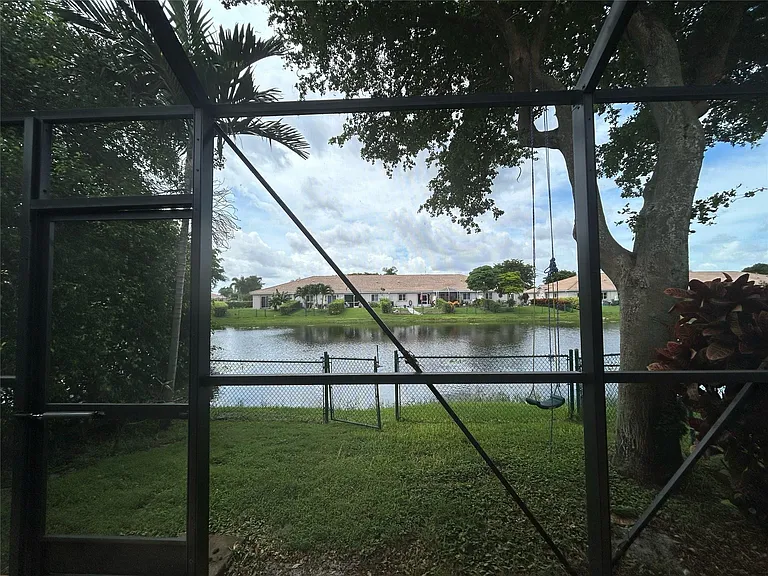 11296 SW 17th Ct — Photo 31