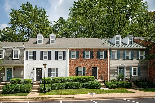 Fairfax Square Photo 1