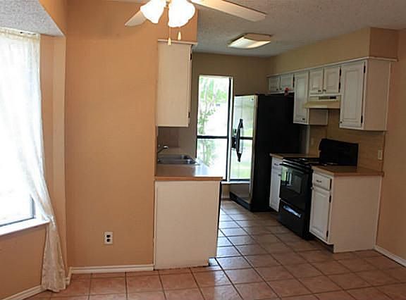 4th image of 2015 Verlaine Dr
