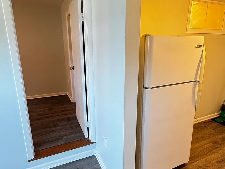 165 Townsend Ave — Photo 11