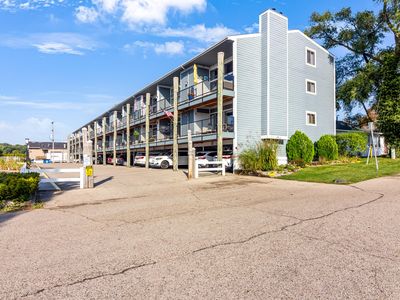 64 Griffith St APT 17, Saugatuck, MI, 49453