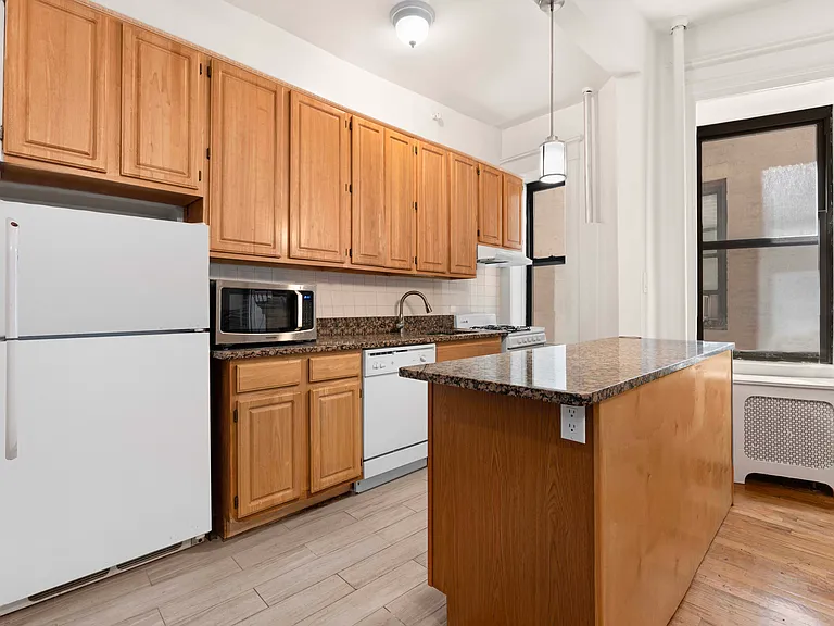 342 W 56th St #4C — Photo 4