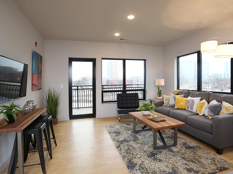 310 S 1st St #211 — Photo 2