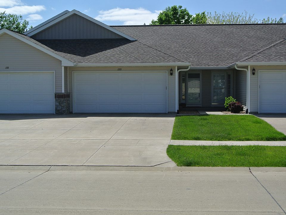 Great location - middle unit