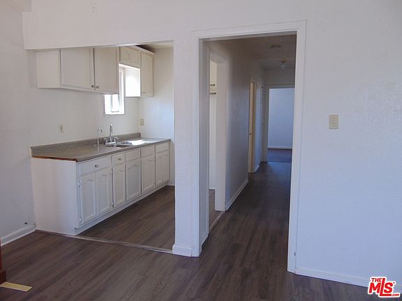 4th image of 511 W 82nd St