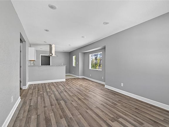 4th image of 6821 Monroe Ave