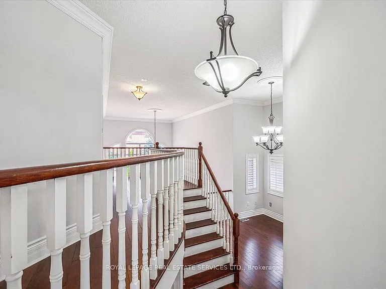 54 Stonebrook Cres — Photo 23