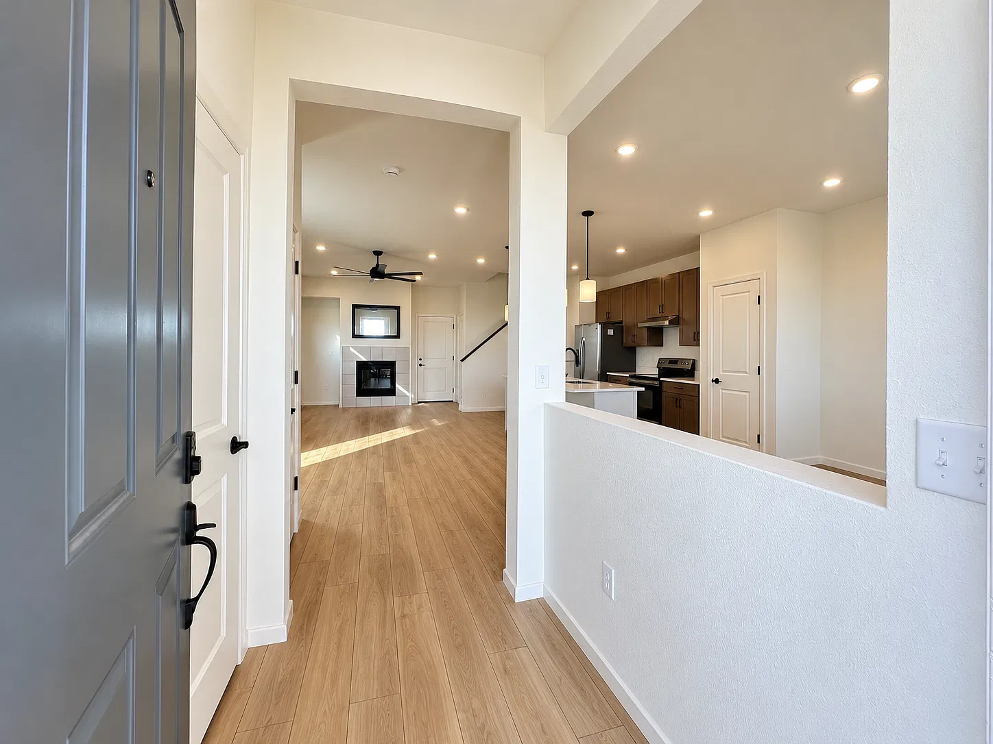 3 bed, 2.5 bath, 1850 sqft, $2,800 — Photo 2