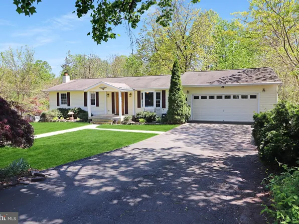 8011 Maplewood Dr, Manassas, VA 20111