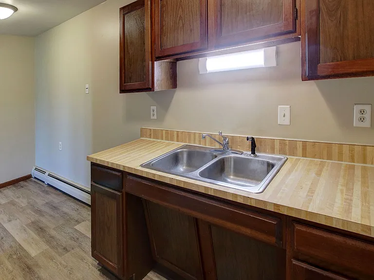 319 Oxford Ct #4 — Photo 6
