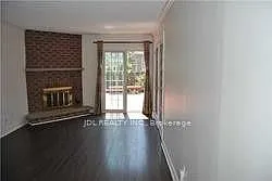 87 Strathmore Dr — Photo 4