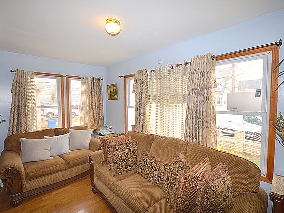 3rd image of 9916 199th St