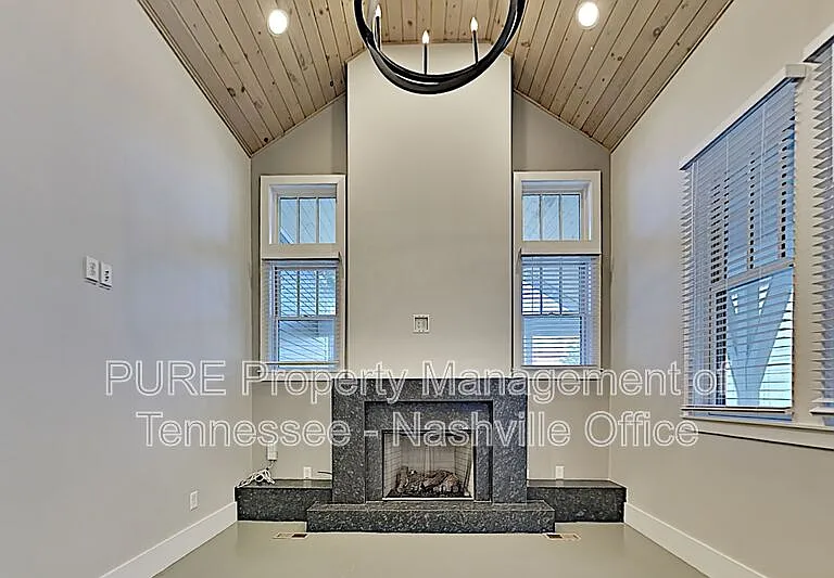 1412 Lillian St #B — Photo 8