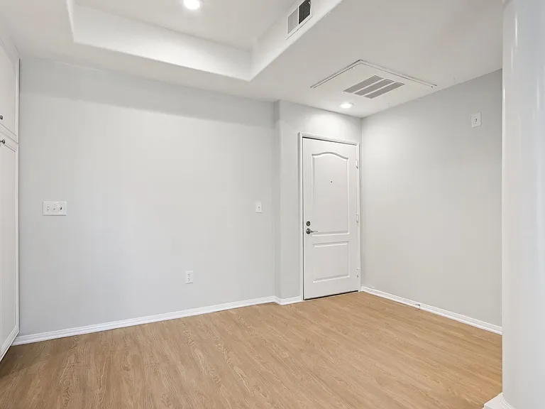 2245 Beverly Glen — Photo 15