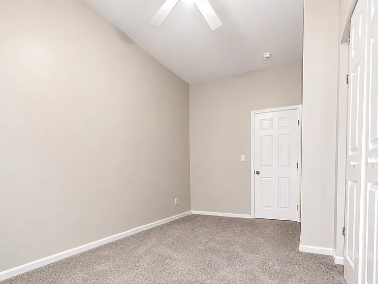 500 E Ormsby Ave — Photo 13