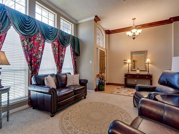 4th image of 2501 Balsam Dr