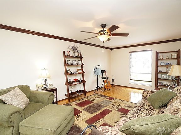 5th image of 7364 Pickway Dr